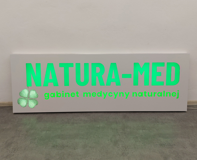 Kasetony reklamowe z dibondu Natura Med od Studio Efekt