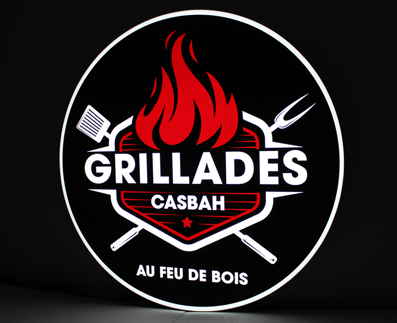 Logotyp podświetlany Grillades od Studio Efekt