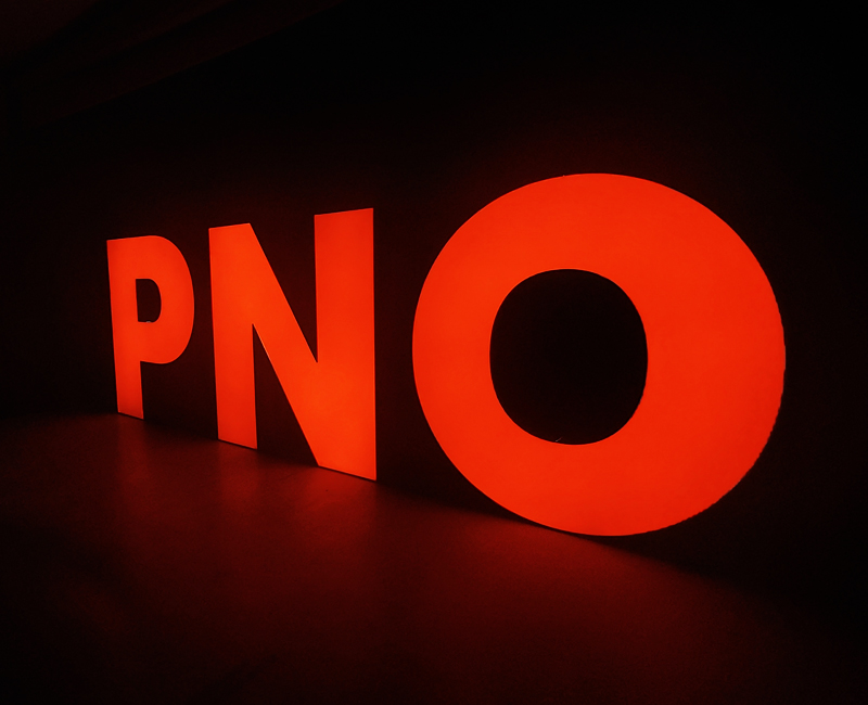 Litery 3D stojące podświetlane PNO od producenta reklam Studio Efekt