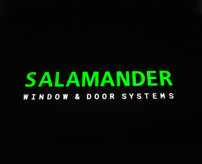 Litery 3D podświetlane Salamander na budynek Producent reklam Studio Efekt