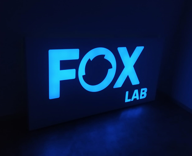 Kaseton reklamowy FOX LAB - reklama świetlna