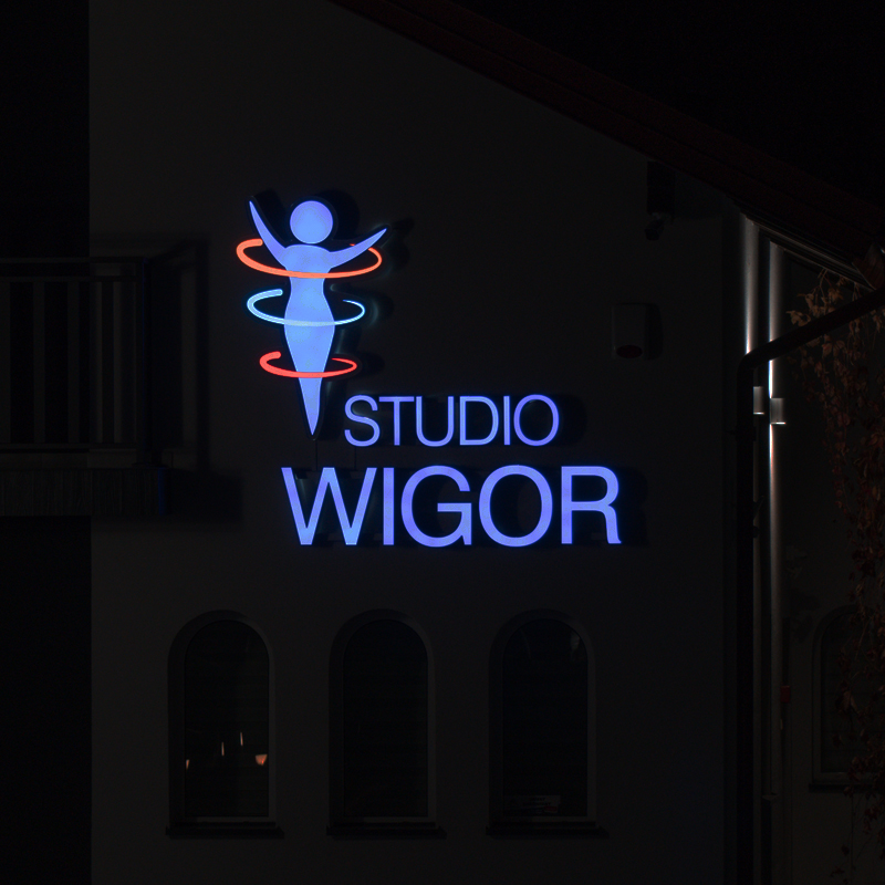 Logo podświetlane na ścianę producent reklam studio efekt